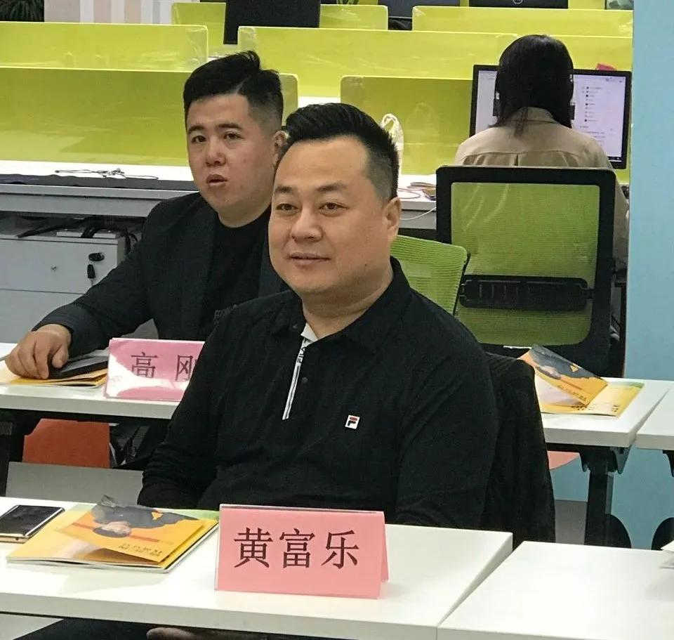 眼鏡連鎖加盟為何如眼鏡連鎖加盟為何如此火爆？該選擇哪個(gè)品牌？